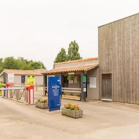 Mobil-home Le Petit Paradis Vendeen 3 Etoiles 7km Des Plages Campsite Avrille (Vendee)